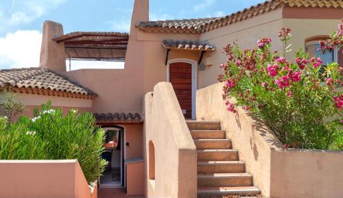 Superior One-Bedroom Apartment