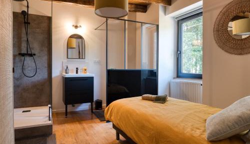 Single Room with Private Bathroom