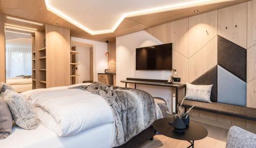 Deluxe Double Room with Matterhorn View