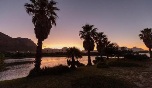 Apartment with Mountain View