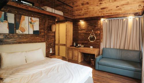 Deluxe Double Room (2 Adults + 1 Child)