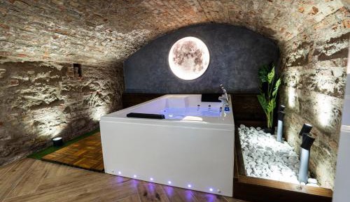 Deluxe Suite with Spa Bath