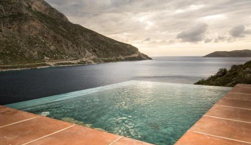 Deluxe Holiday Home with Outdoor Jetted Tub (3 Adults) 