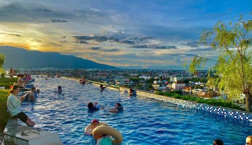 Three-Bedroom Apartment with Balcony