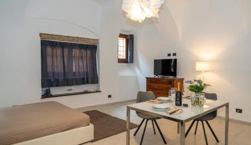 Deluxe Room (2 Adults + 1 Child)