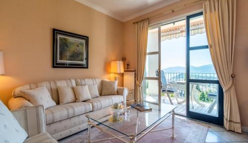 One-Bedroom Holiday Home