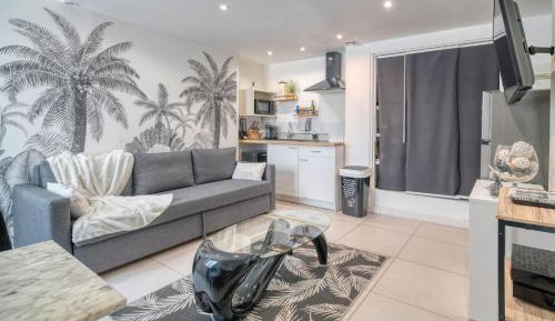 Superior One-Bedroom Apartment