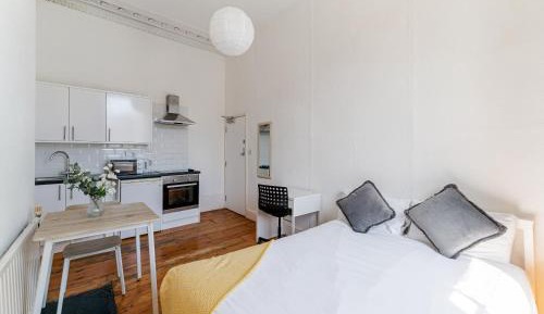 Studio Double with Shared Bathroom 