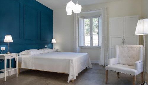 Deluxe One-Bedroom Apartment with Garden View