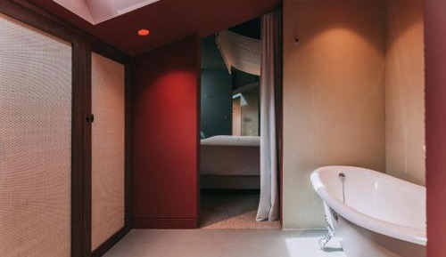 Junior Suite with Bathtub