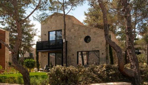 Villa with Garden View