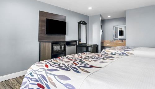 Queen Room with Two Queen Beds - Smoking