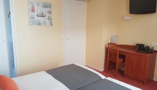 Twin Room (2 single beds) With Balcony