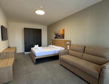 Room #1475092402
