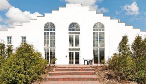 Ten-Bedroom Holiday Home