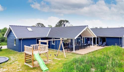 Ten-Bedroom Holiday Home