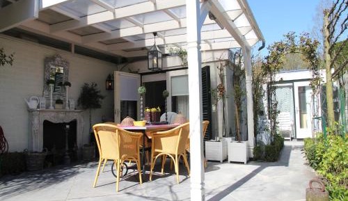 One-Bedroom Holiday Home