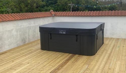 Four-Bedroom House with own Spa