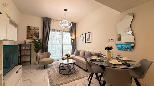 One-Bedroom Apartment with View