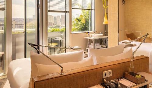 Deluxe King Room with Terrace and City View