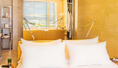 Executive King Room with Panoramic Monument View