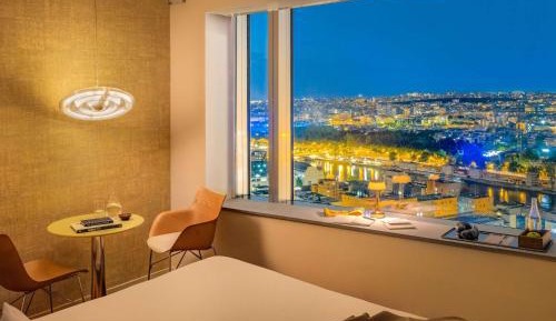 Executive King Room with River and City View View
