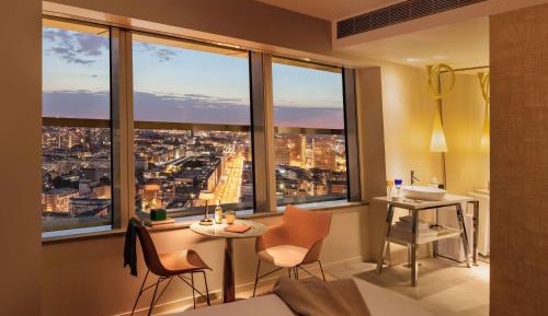 Junior King Suite with Panoramic City and Eiffel Tower View