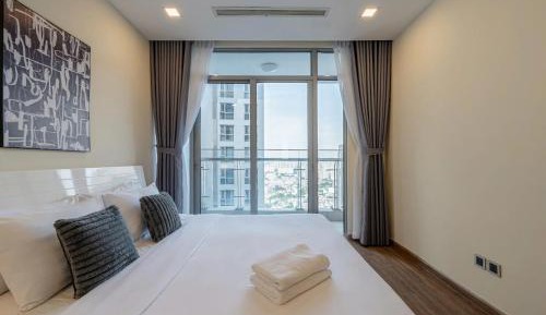 Three-Bedroom Apartment with Balcony