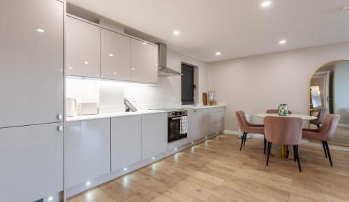 Apartment with City View