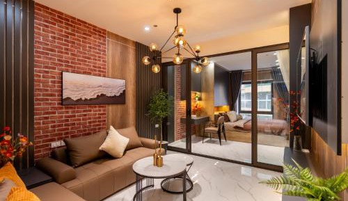 Deluxe One-Bedroom Apartment