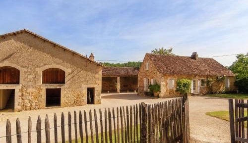 Fourteen-Bedroom Holiday home