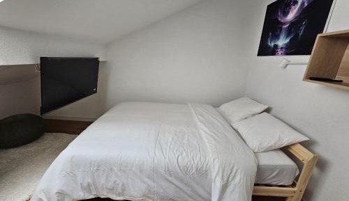 Standard Double Room with Shared Bathroom