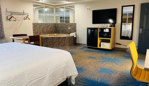 Deluxe King Suite