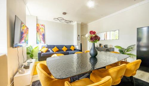 Two-Bedroom Deluxe Apartment