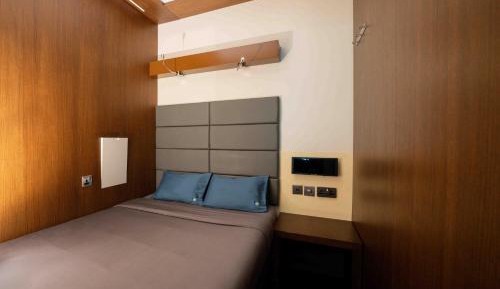 Single or Double YAWN Cabin – 8 Hour Night Stay from 23:00-07:00 hrs (11pm-7am)