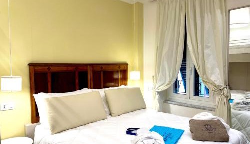 Deluxe One-Bedroom Apartment