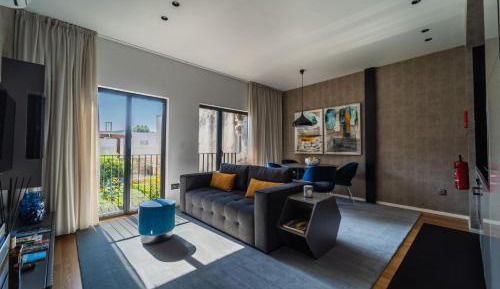 Deluxe One-Bedroom Apartment with Garden View