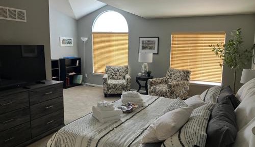 Two-Bedroom Apartment with Mountain View