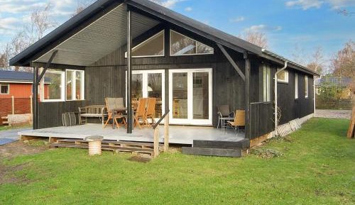 Three-Bedroom Vacation Home 