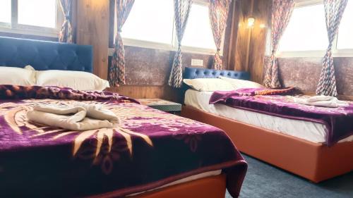 King Room with Mountain View