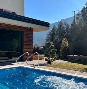 Deluxe One-Bedroom Apartment with Garden View