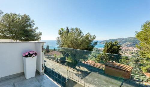 Two-Bedroom Apartment with Terrace and Sea View