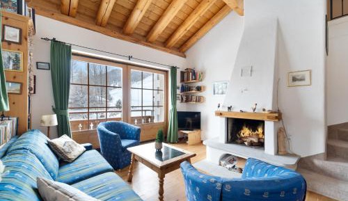 Four-Bedroom Apartment with Balcony 