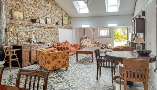 Eight-Bedroom Holiday Home