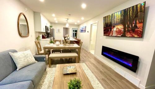 Two-Bedroom Apartment with Mountain View