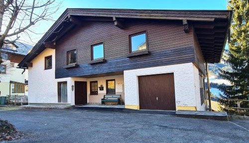 Four-Bedroom Deluxe Apartment