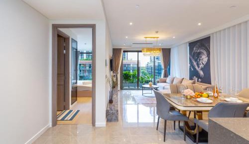 Three-Bedroom Deluxe Apartment