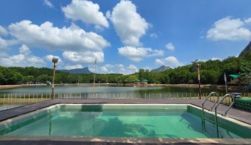 Family Room with Lake View