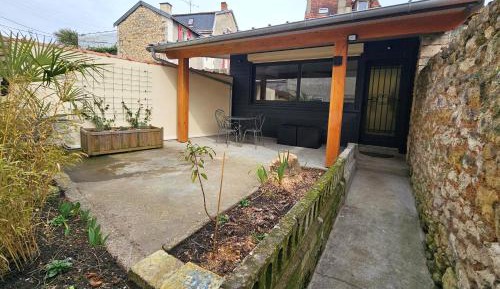 Apartment with Garden View