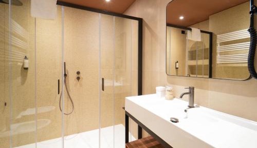 Superior One-Bedroom Apartment with Balcony